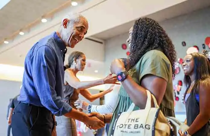 Sorprenden los Obama a visitantes al Centro