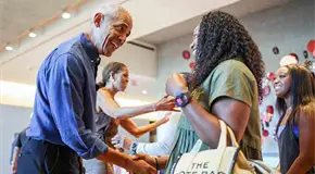 Sorprenden los Obama a visitantes al Centro Sorprenden los Obama a visitantes al Centro