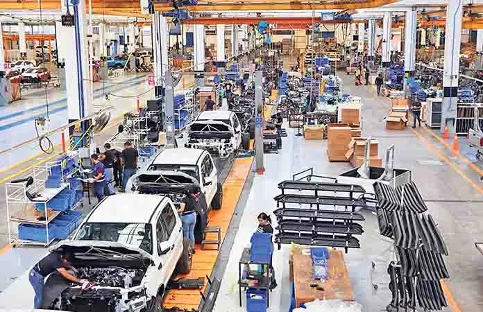 Automotrices pierden empleo