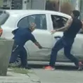 Automovilistas se agarran a golpes luego de chocar Automovilistas se agarran a golpes luego de chocar