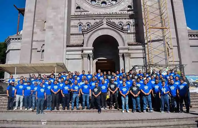 Con una misa festejan a papás