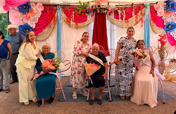 Coronan a las reinas de Corazones Sabios