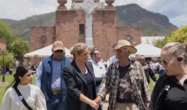 Maru Campos asiste a misa por sacerdotes asesinados en Cerocahui