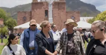 Maru Campos asiste a misa por sacerdotes asesinados en Cerocahui