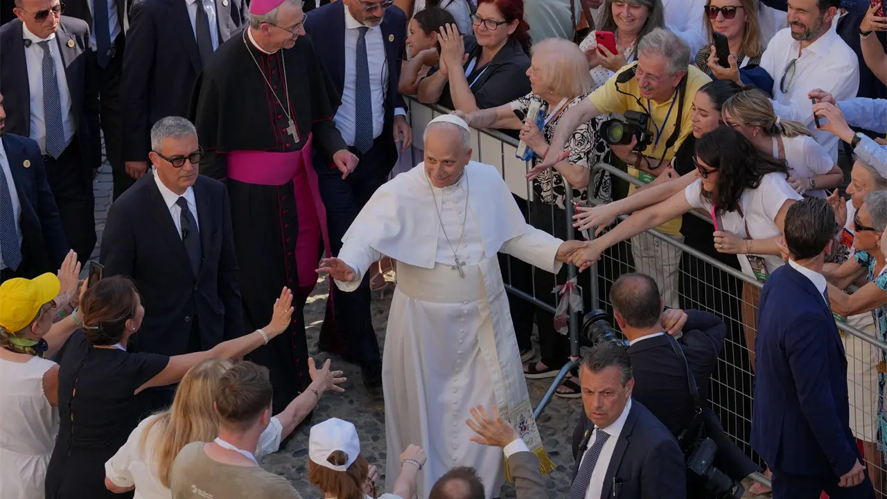 Papa León XIV visita Sant´Angelo Lodigiano y ora en tumba de Cabrini