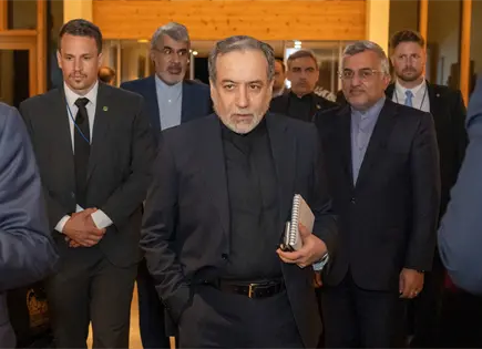 Vance y funcionarios iran&iacute;es inician di&aacute;logo nuclear en Suiza