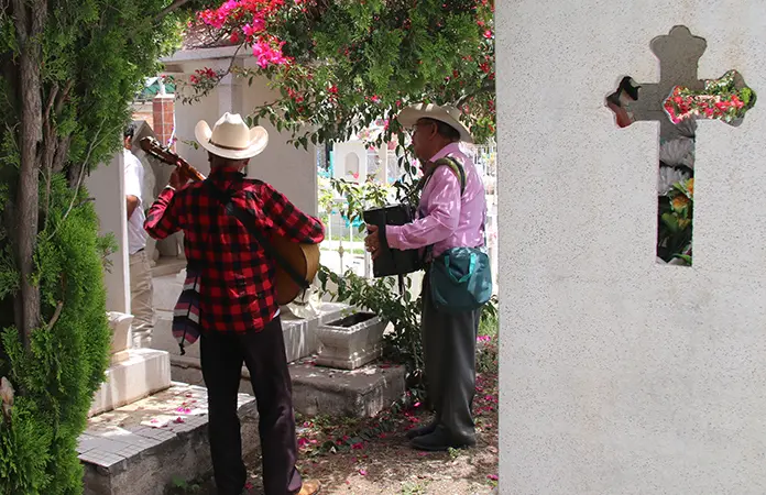 Ya aumentó afluencia en los panteones