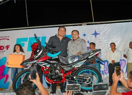 Alcalde morenista rifa motos, pantallas y cuatrimotos por Día del Padre Alcalde morenista rifa motos, pantallas y cuatrimotos por Día del Padre