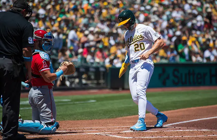 Angelinos vienen de atrás y vencen a A´s