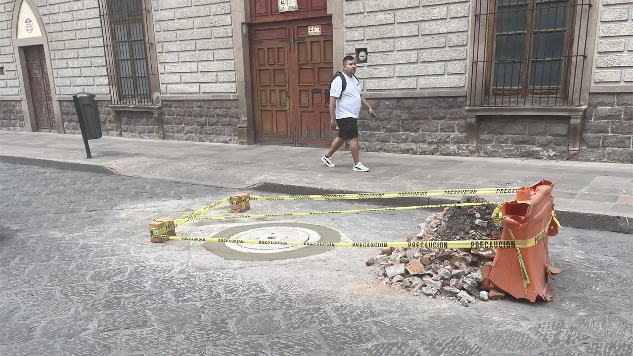 Interapas advierte de riesgos al retirar tapas de alcantarillas