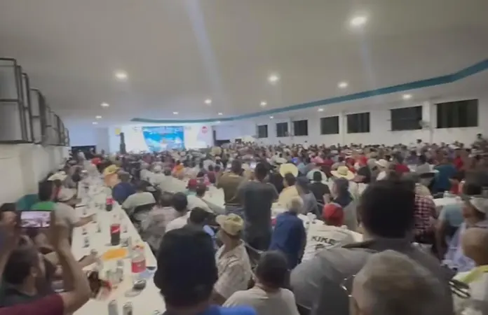 Chicas buena onda" en multitudinario festejo a padres de El Naranjo
