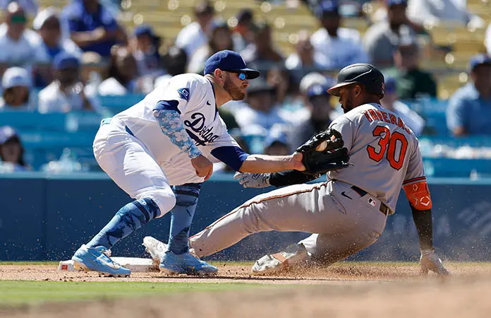 Orioles vapulean 12-1 a Dodgers