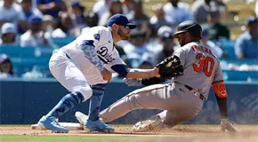 Orioles vapulean 12-1 a Dodgers