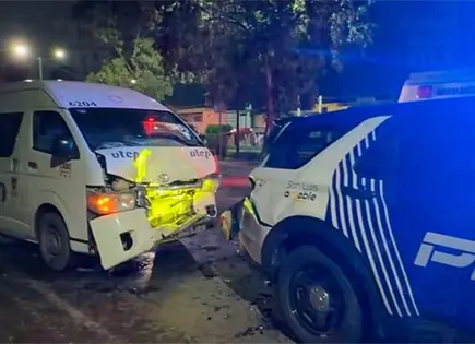 Patrulla es chocada al abanderar accidente Patrulla es chocada al abanderar accidente