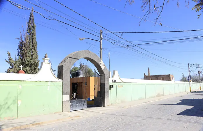 Piden plasmar más murales en el panteón de Pozos