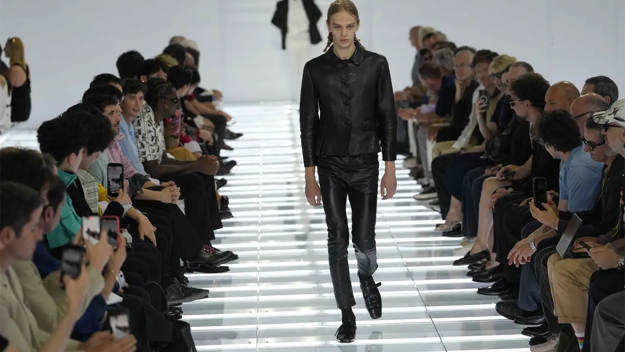 Prada presenta colección primavera verano 2024 en Milán
