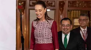 Sheinbaum minimiza libro de Ken Salazar sobre AMLO