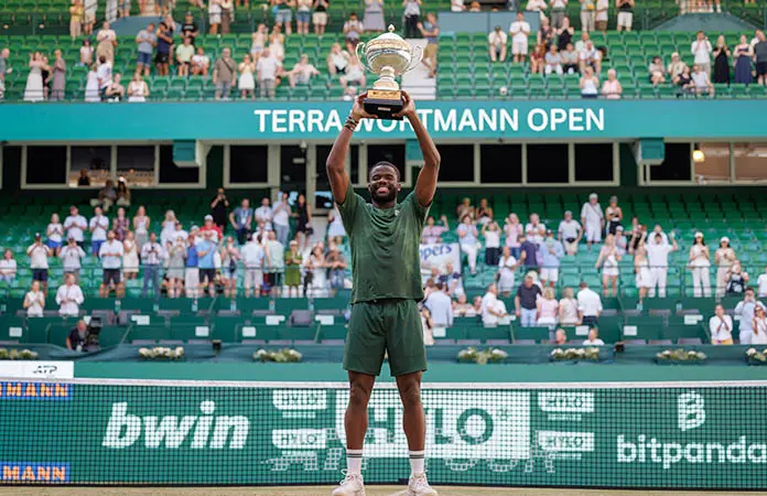 Tiafoe vence a Fritz y logra título en Halle