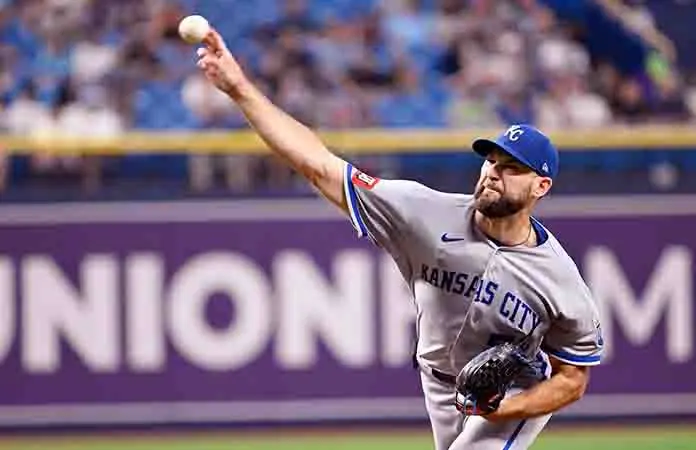Apretado triunfo de Reales sobre Rays de Tampa