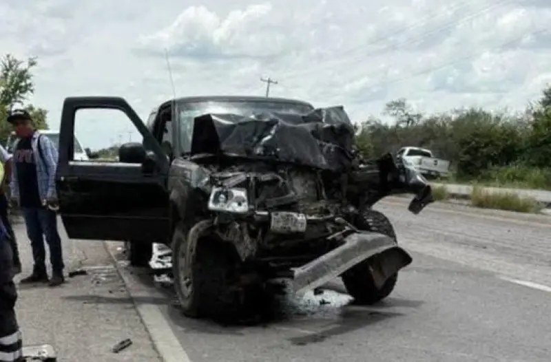 Fotos | Choque de camionetas en Ébano deja dos lesionados