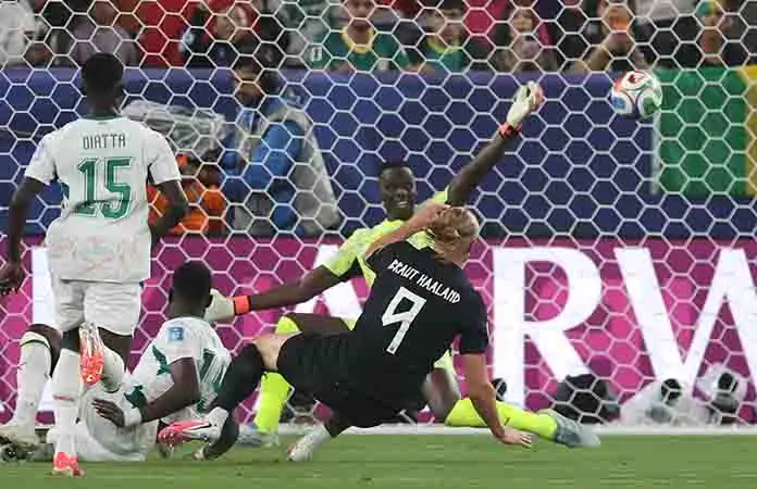 Con dos de Haaland Noruega vence a Senegal