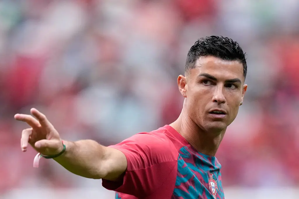 Cristiano Ronaldo, primer jugador en marcar en seis Mundiales con doblete ante Uzbekistán