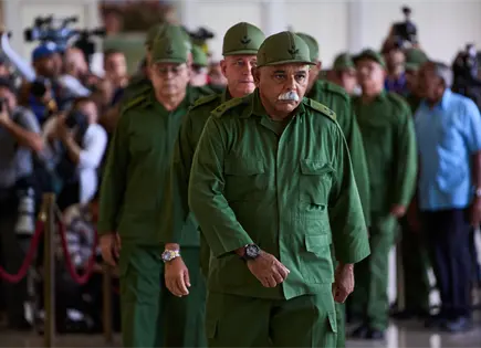 Miles rinden homenaje a Ramiro Valdés en La Habana Miles rinden homenaje a Ramiro Valdés en La Habana