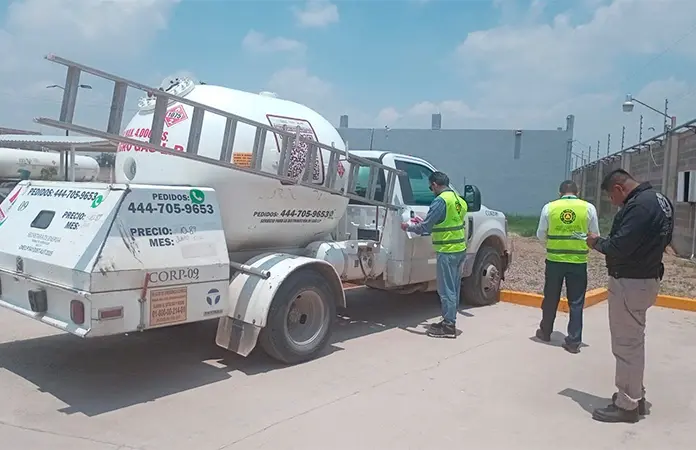 Sorprenden a gaseros en llenado ilegal de cilindros