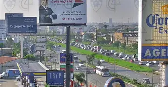Tr&aacute;fico intenso en carretera 57 y Salvador Nava este martes