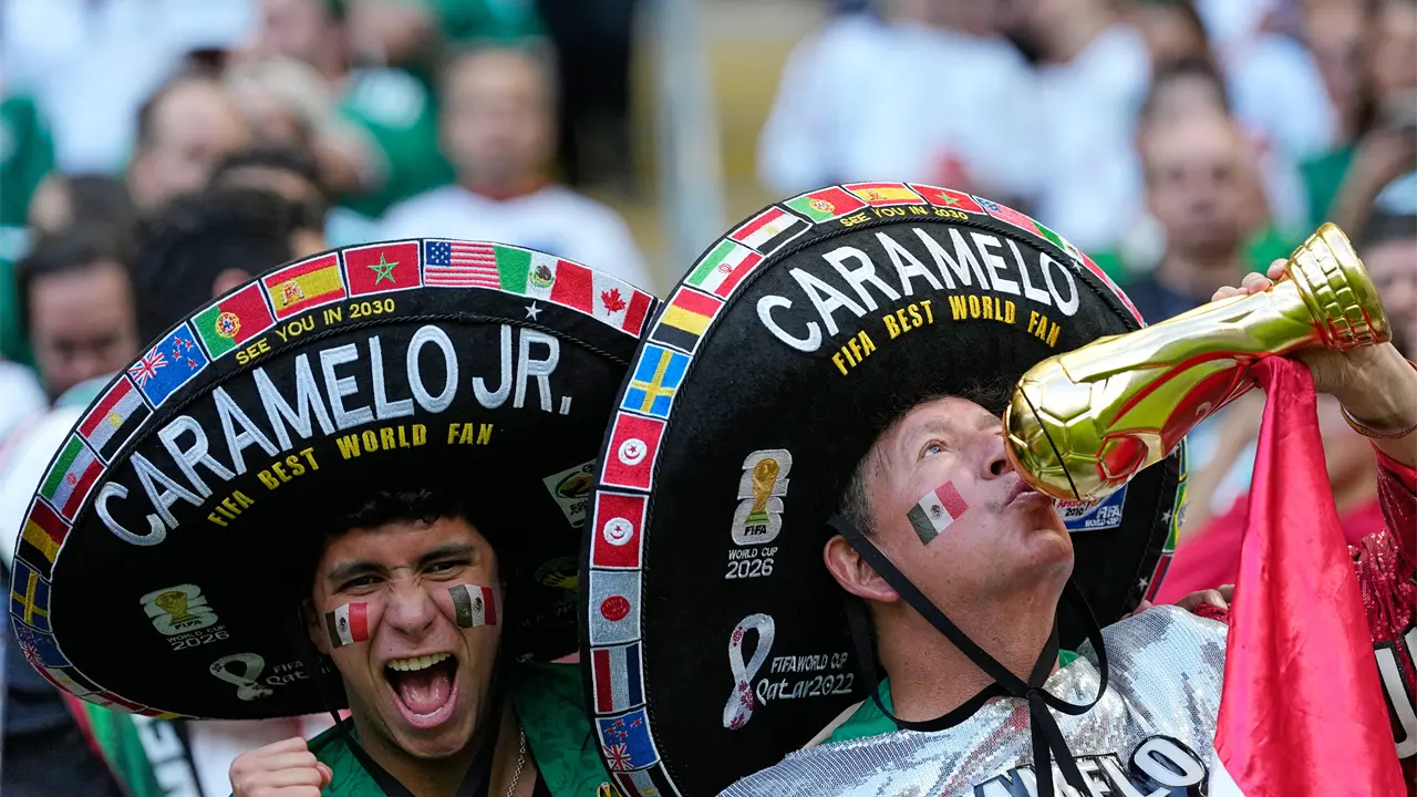 Caramelo, el polémico superaficionado de México que asiste a su 11er Mundial