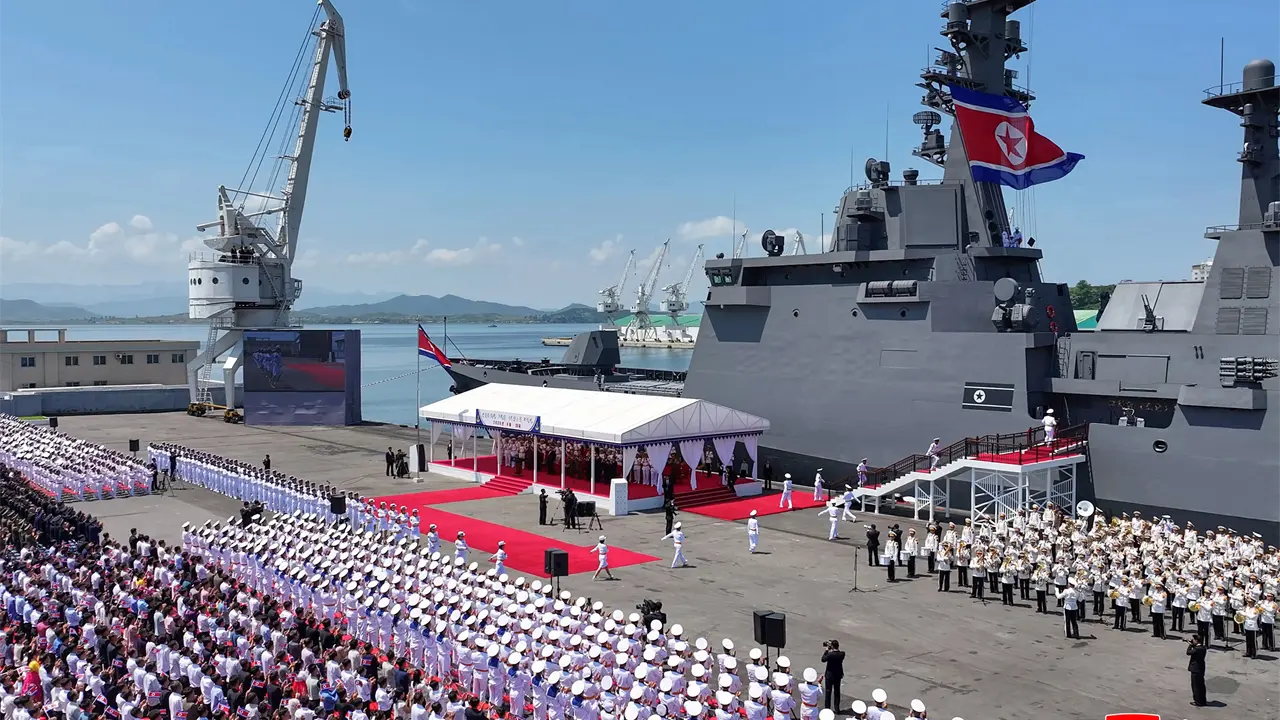 Corea del Norte pone en servicio destructor Choe Hyon en Nampo
