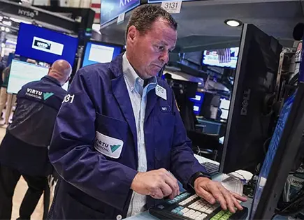 Empresas tecnol&oacute;gicas arrastran a Wall Street