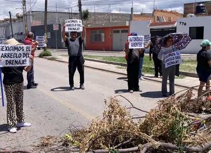 Habitantes de San Leonel denuncian aguas negras en viviendas