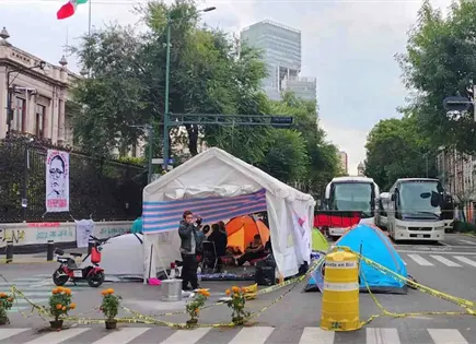 Personas trans y no binarias mueven plant&oacute;n a Bucareli tras desalojo