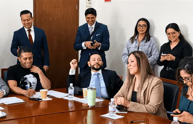 Serrano acusa motivación política tras protesta en Congreso Serrano acusa motivación política tras protesta en Congreso
