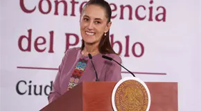Sheinbaum celebra su cumpleaños 64 en la mañanera