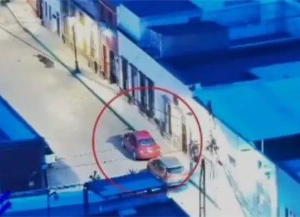 Video | Cae sujeto tras cristalazo en Ocampo y Bol&iacute;var