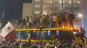 Video | Entre espuma, camiones y carritos, as&iacute; fue el festejo del Tri