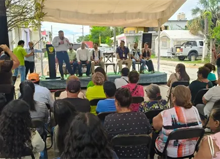 Inauguraci&oacute;n de tienda provoca cierre de calle en Valles