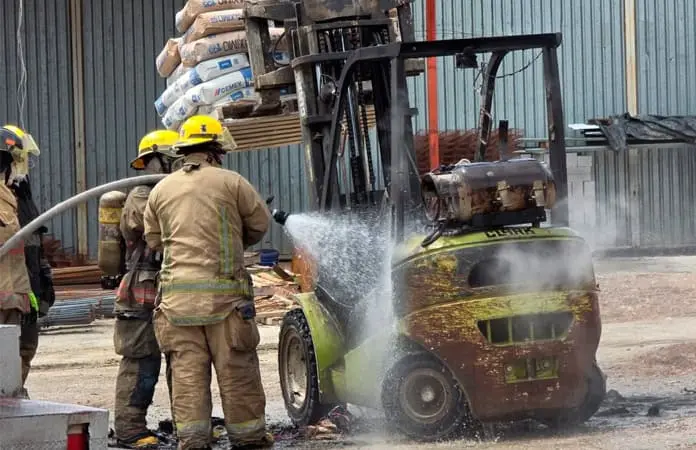 Incendio en tienda de Valles deja solo daños