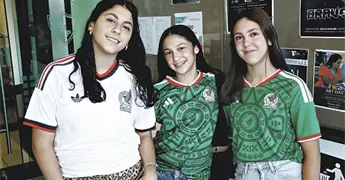 ¡ESPECTACULAR NOCHE DE FUTBOL! ¡ESPECTACULAR NOCHE DE FUTBOL!