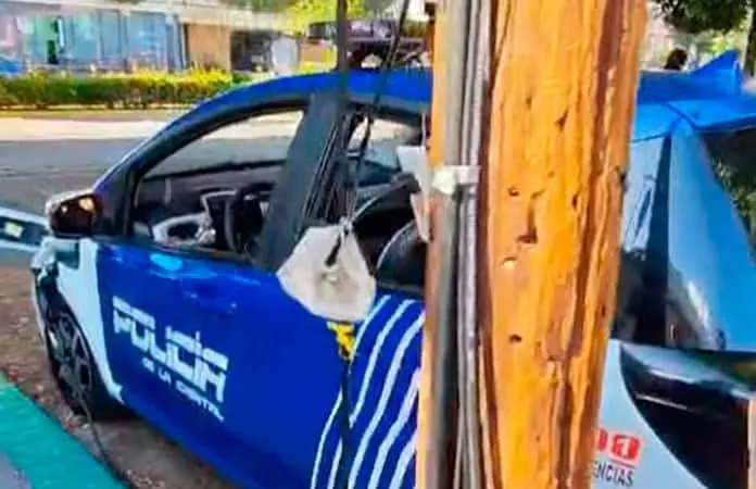 Municipales recargan patrulla con "diablito"