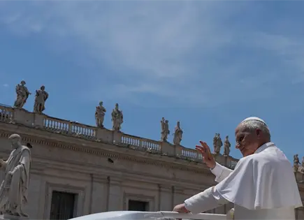 Papa Le&oacute;n XIV pide apoyo a cardenales y condena la guerra