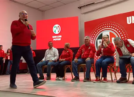 Ante priistas, EGC rechaza que les digan la herencia maldita