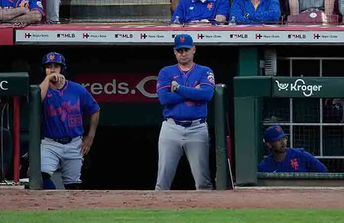 Los Mets cesan a su coach Carlos Mendoza