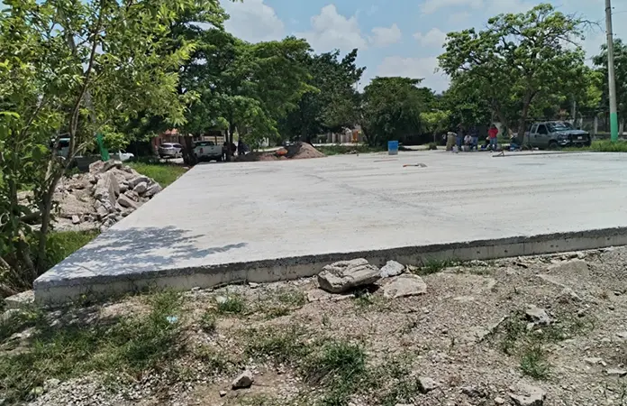 Se quejan vecinos de obra chafa de Bienestar