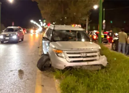 S&oacute;lo da&ntilde;os tras accidente en carretera a Rioverde
