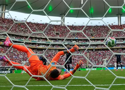 Uruguay queda eliminado tras cambio de arquero de Bielsa en Mundial