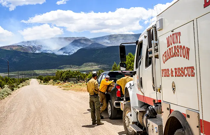 Fuego forestal en Utah se propaga velozmente