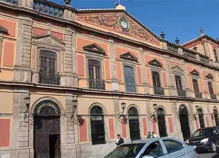 J&oacute;venes ya no anhelan profesionalizarse: AZG